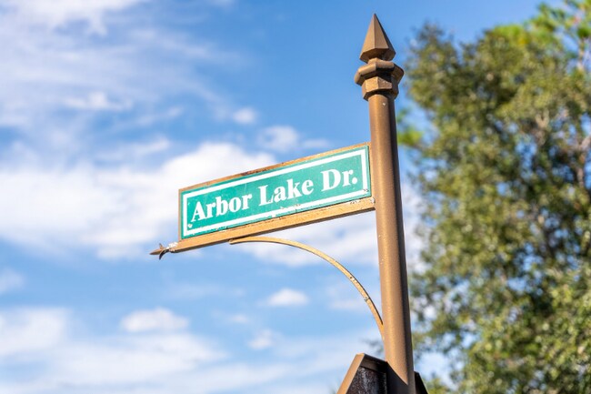 Building Photo - 813 Arbor Lake Dr
