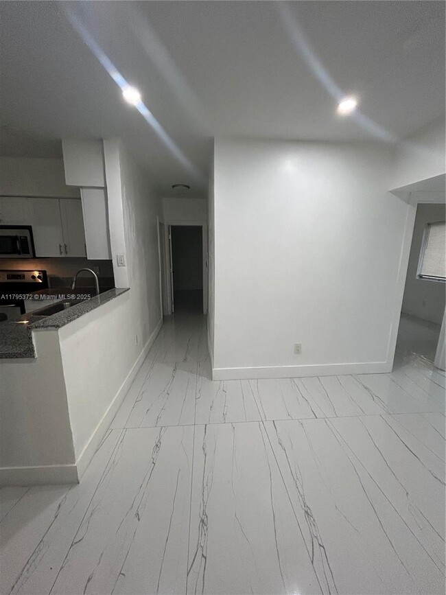 Foto del edificio - 2135 NE 170th St