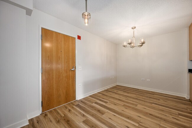 Foto del edificio - 9655 Woods Dr