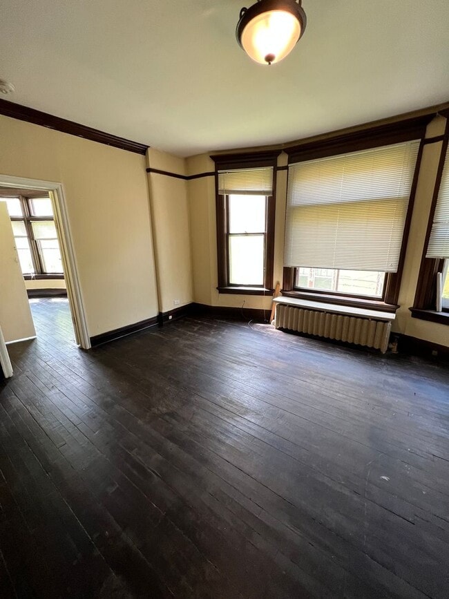 Foto del edificio - 1317 E 2nd St