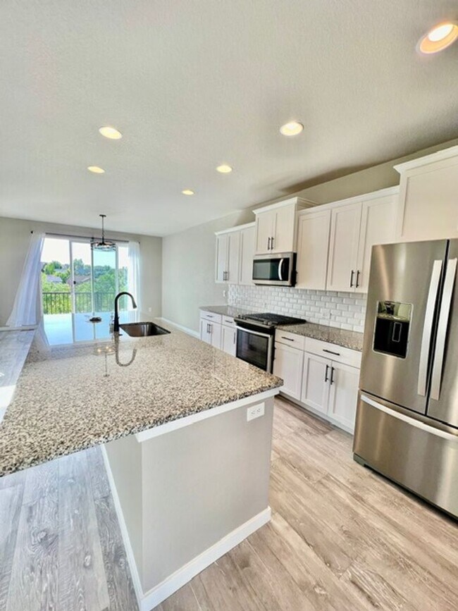 Building Photo - Gorgeous 3 Story Home in close to Cottonwo...