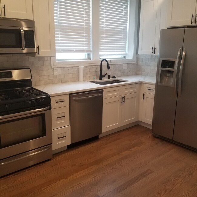 Foto del edificio - 5439 N Campbell Ave