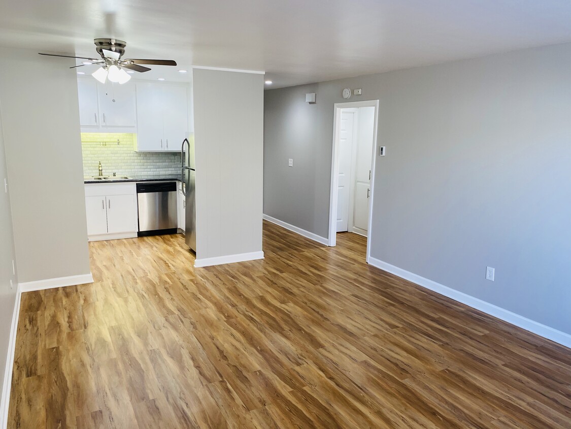 Living Room/Dining - 4133 Kansas St