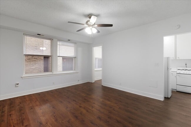 Building Photo - 3727 N Pine Grove Ave