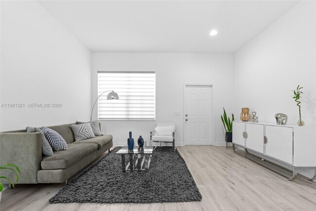 Foto del edificio - 625 Bald Cypress Rd