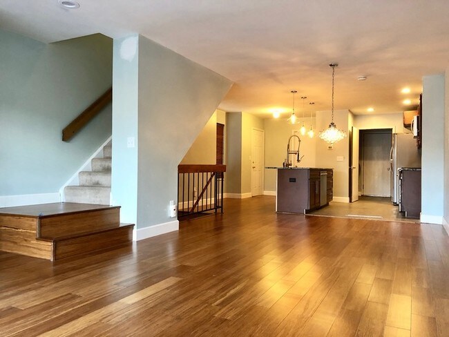 Building Photo - Stunning Duplex in Denver
