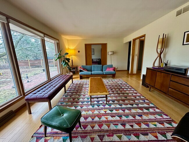 Foto del edificio - 1708 Pleasant St