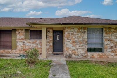 Building Photo - 1504 Thornridge Rd