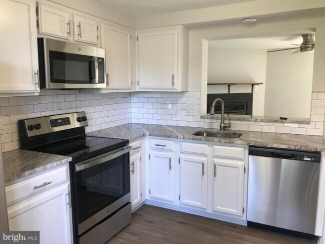 Foto del edificio - 532 Riggs Ct