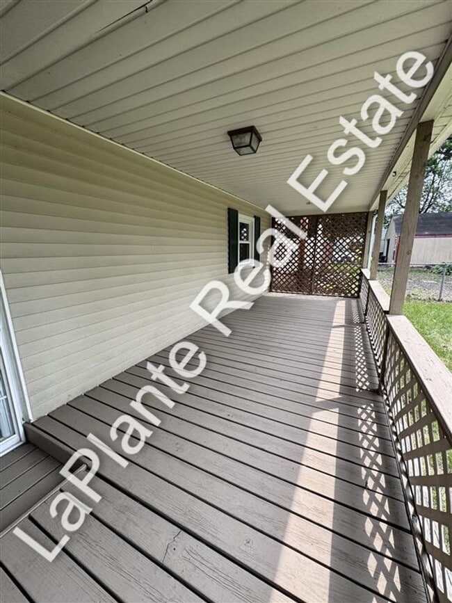Building Photo - Cute Home on Large Lot for Rent