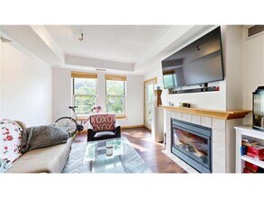 Building Photo - 560 N 2nd St