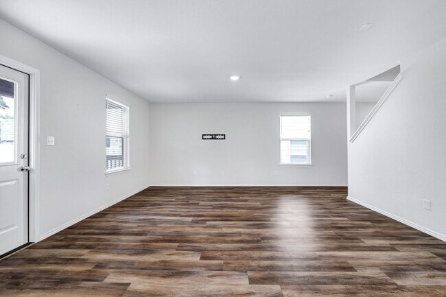 Building Photo - Stylish Two-Story Home with 4 Bedrooms, Private Yard, and Community Amenities