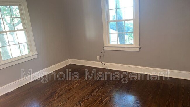 Foto del edificio - 2056 Raleigh Rd