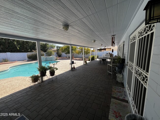 Building Photo - 2435 E Balboa Dr