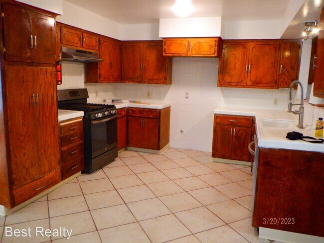 Building Photo - 3 br, 2 bath House - 513 Maple St Tehachap...