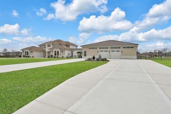 Building Photo - 11683 Renaissance Dr