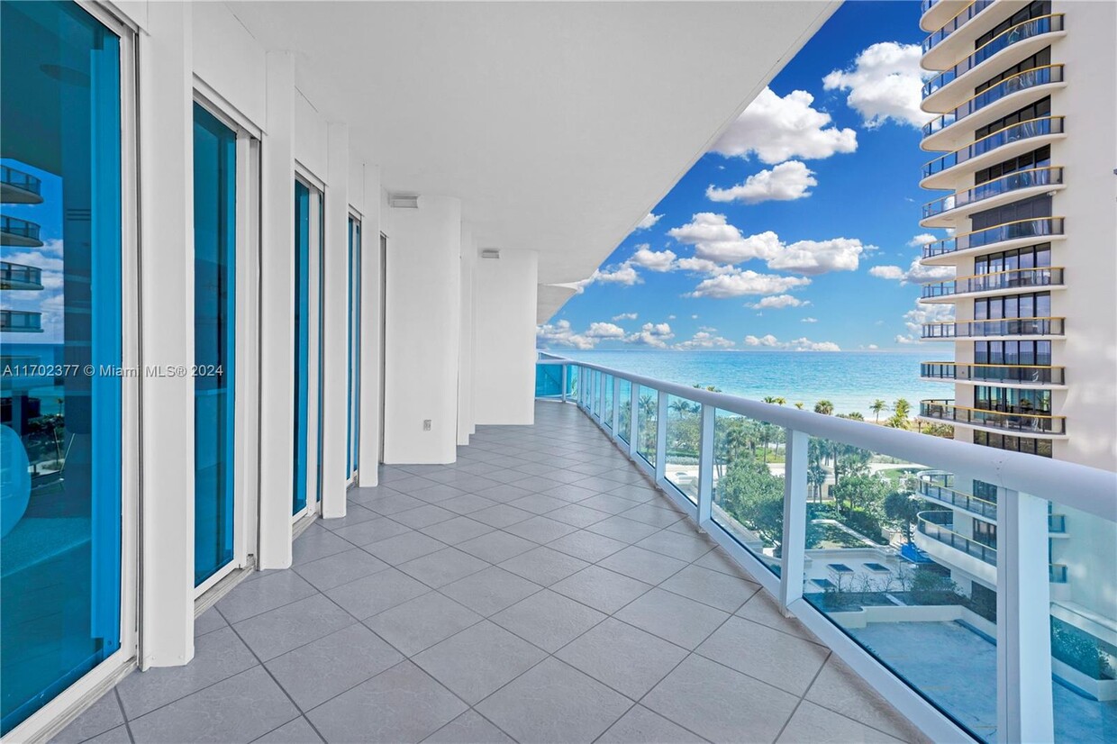 Foto principal - 10101 Collins Ave