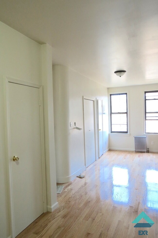 Foto del edificio - 242 Jefferson St
