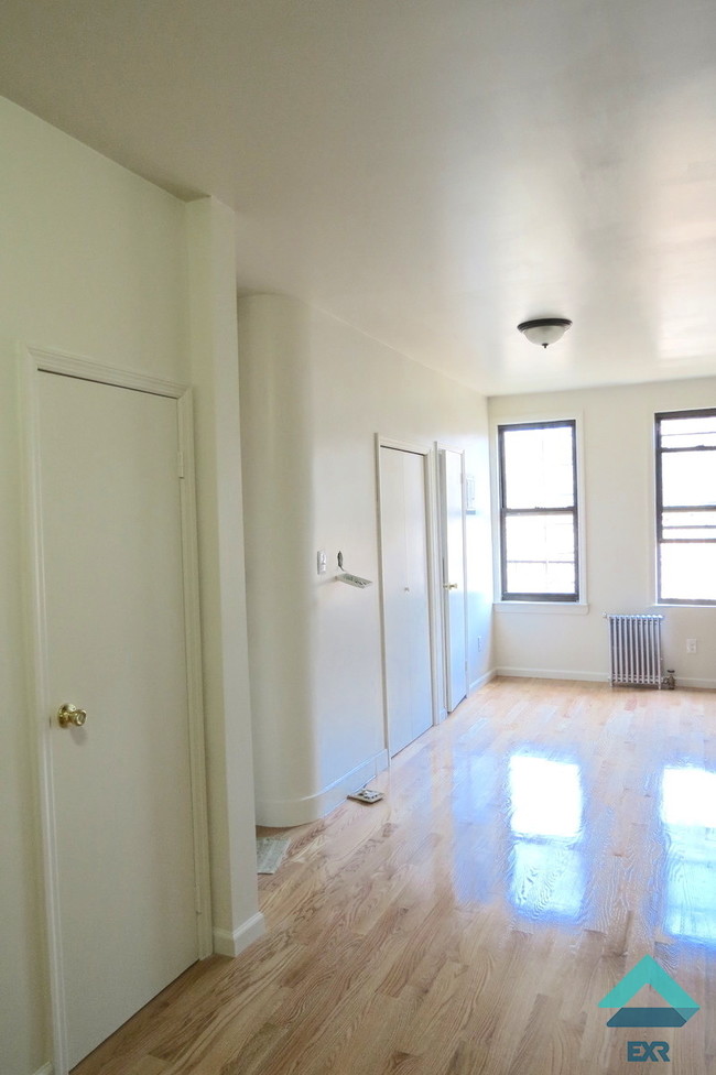 Building Photo - 242 Jefferson St