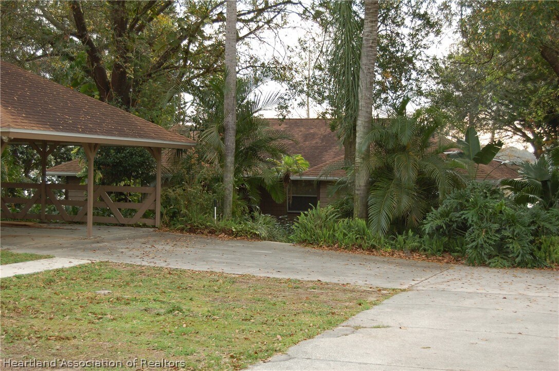 904 S Memorial Dr, Avon Park, FL 33825 House Rental in Avon Park, FL