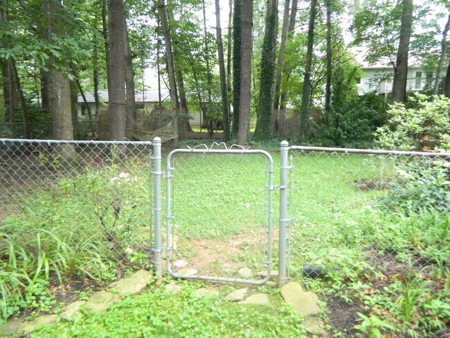 Building Photo - 161 Scarlet Dr