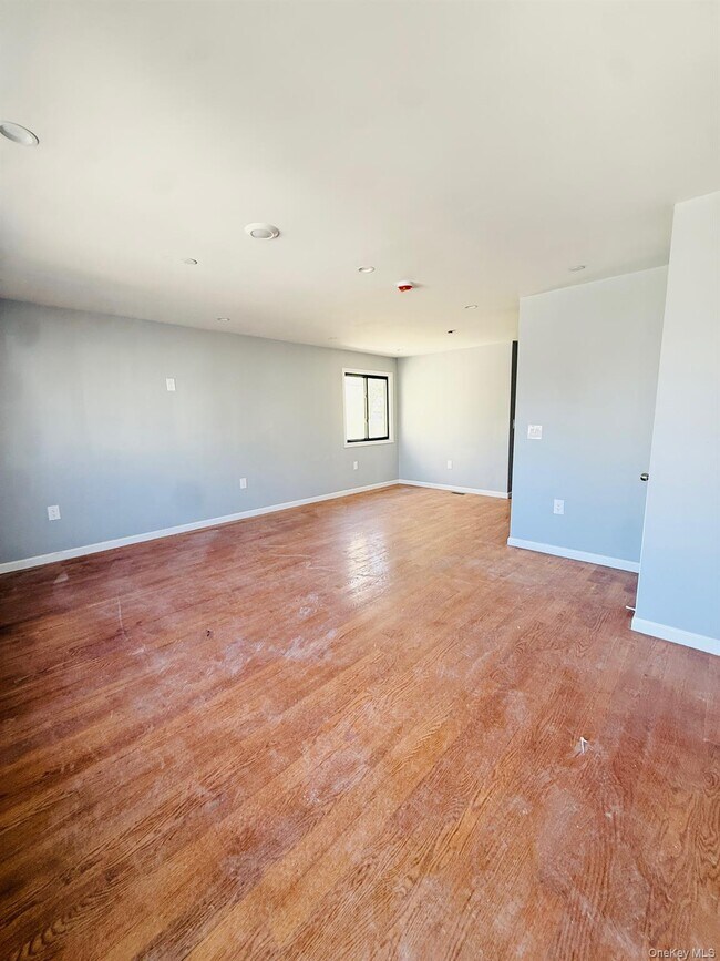 Foto del edificio - 139-18 Lakewood Ave