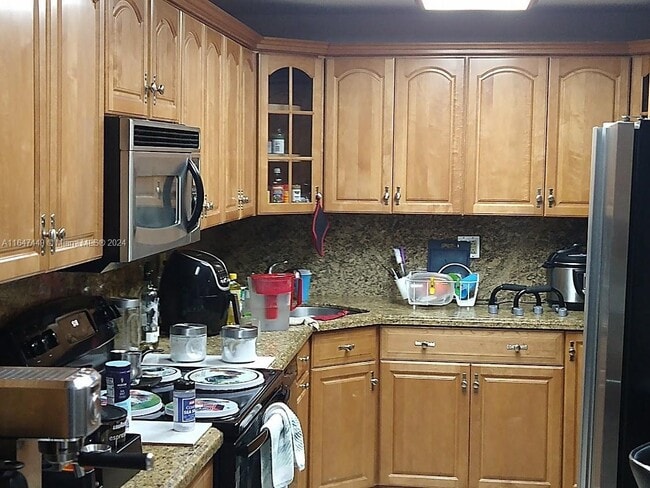 Building Photo - 6039 Collins Ave