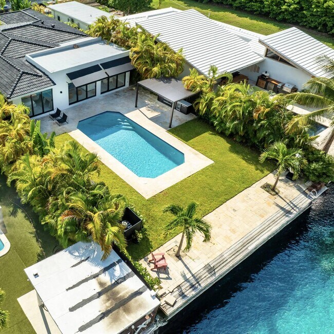 Foto del edificio - 7610 Bayside Ln