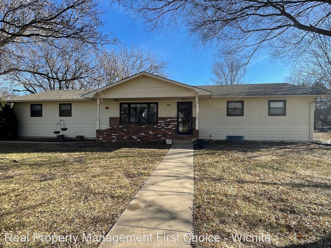 Primary Photo - 4 br, 3 bath House - 740 Random Rd