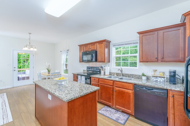 Foto del edificio - 131 High Bluff Cir