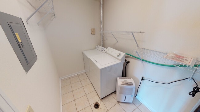 Building Photo - Muirfield Apartments