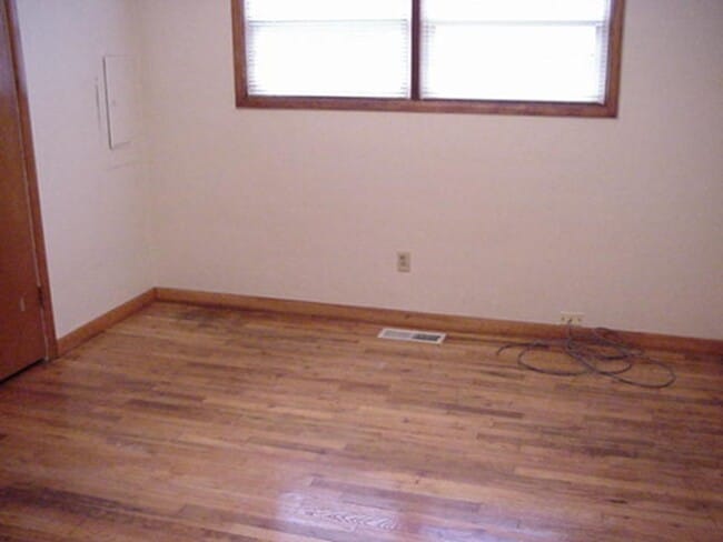 Building Photo - 3Bd/1Ba Single Story House - Available to View!