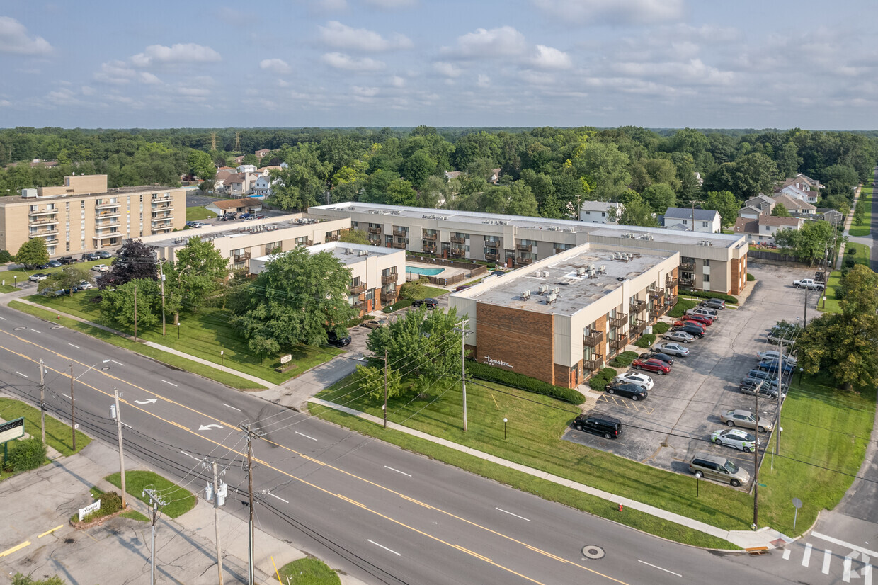 Whole Property Aerial View - Tamaron Apartments