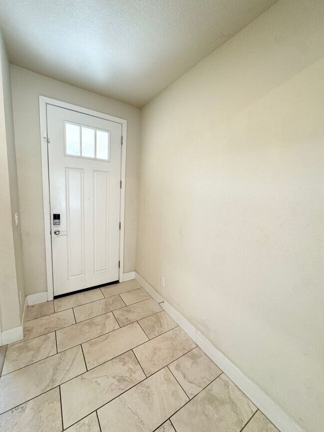 Foto del edificio - Resort-Style Living in Natomas Meadows | 4BD + Clubhouse & Pools SEE VIDEO