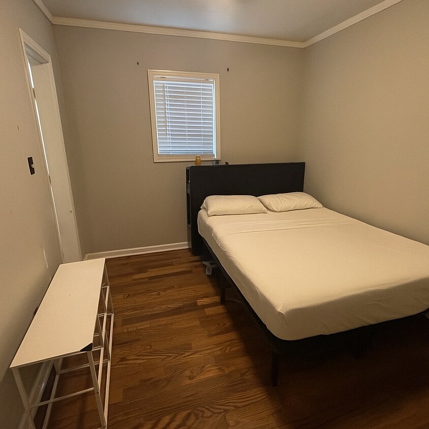 Habitación en alquiler - 1142 Princess Ave SW