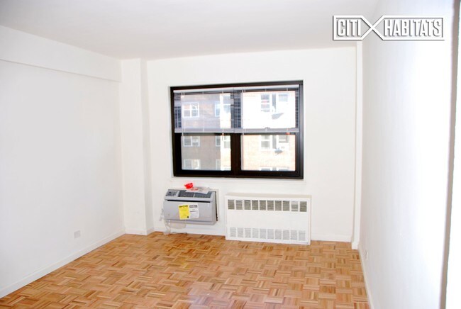 Building Photo - Forrestal, The