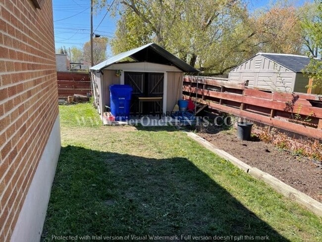 Building Photo - This property offers a NO DEPOSIT option available for qualified renters!
