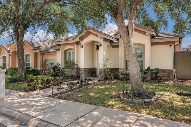 Building Photo - Fully Furnished & Move-In Ready!