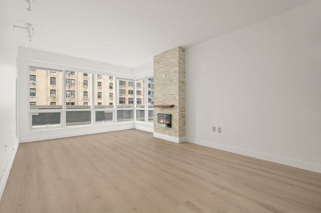 Building Photo - 350 W 42nd St