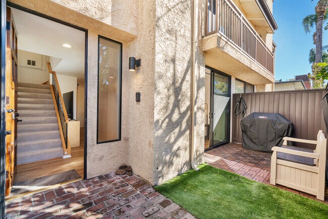 Private patio & Entrance - 1714 Federal Ave