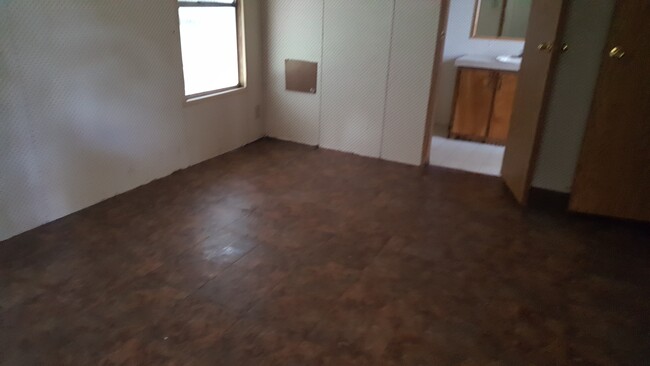Building Photo - 4810 Mundell Ave