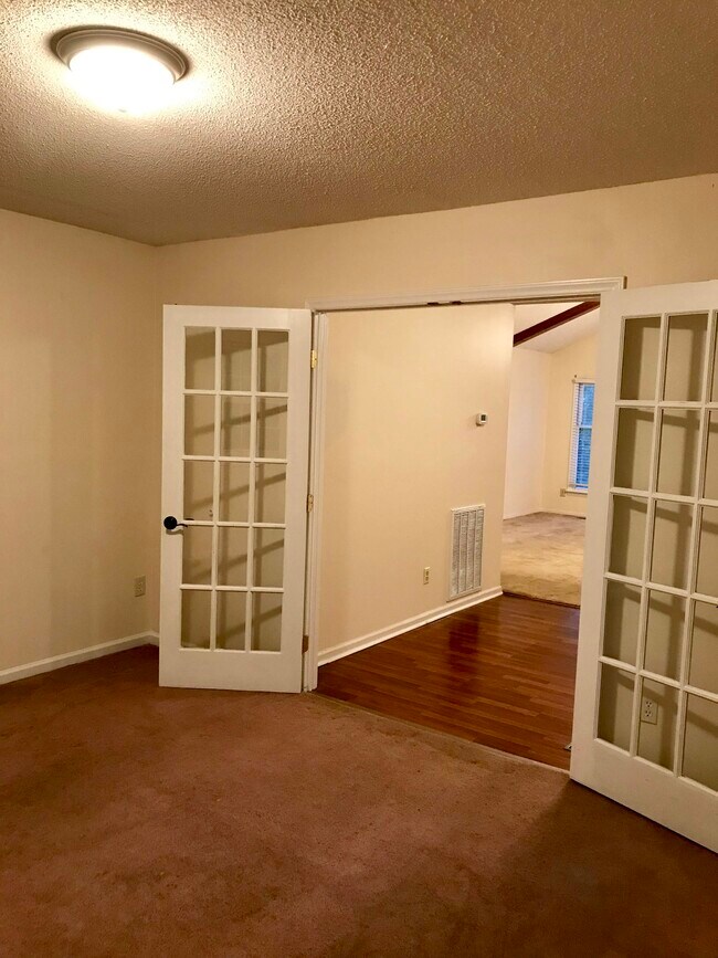 Building Photo - 4448 Huntington Dr