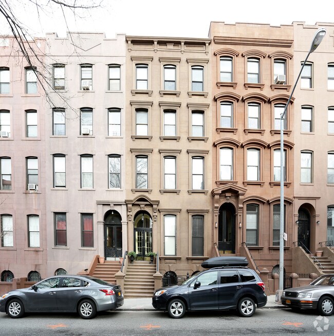 Foto del edificio - 584 Henry St