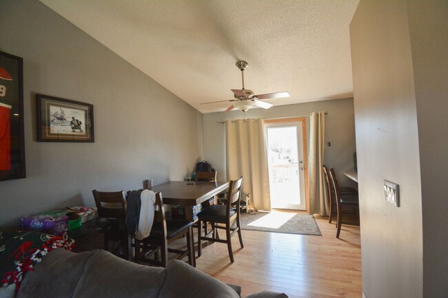 Foto del edificio - 4 bed 2 bed For Rent in Country Club Manor!
