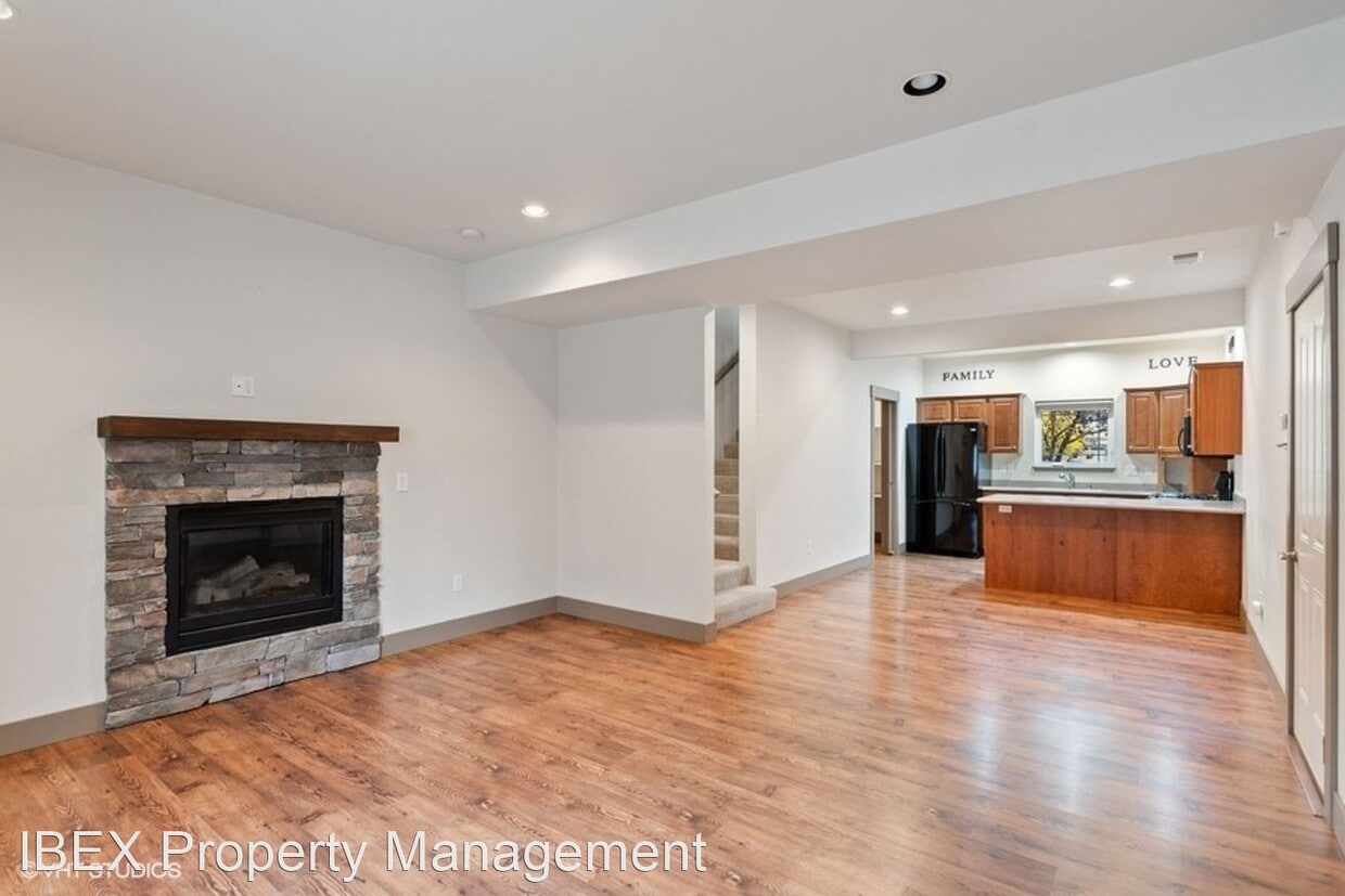 Primary Photo - 3 br, 2.5 bath House - 303 Dogwood Ave