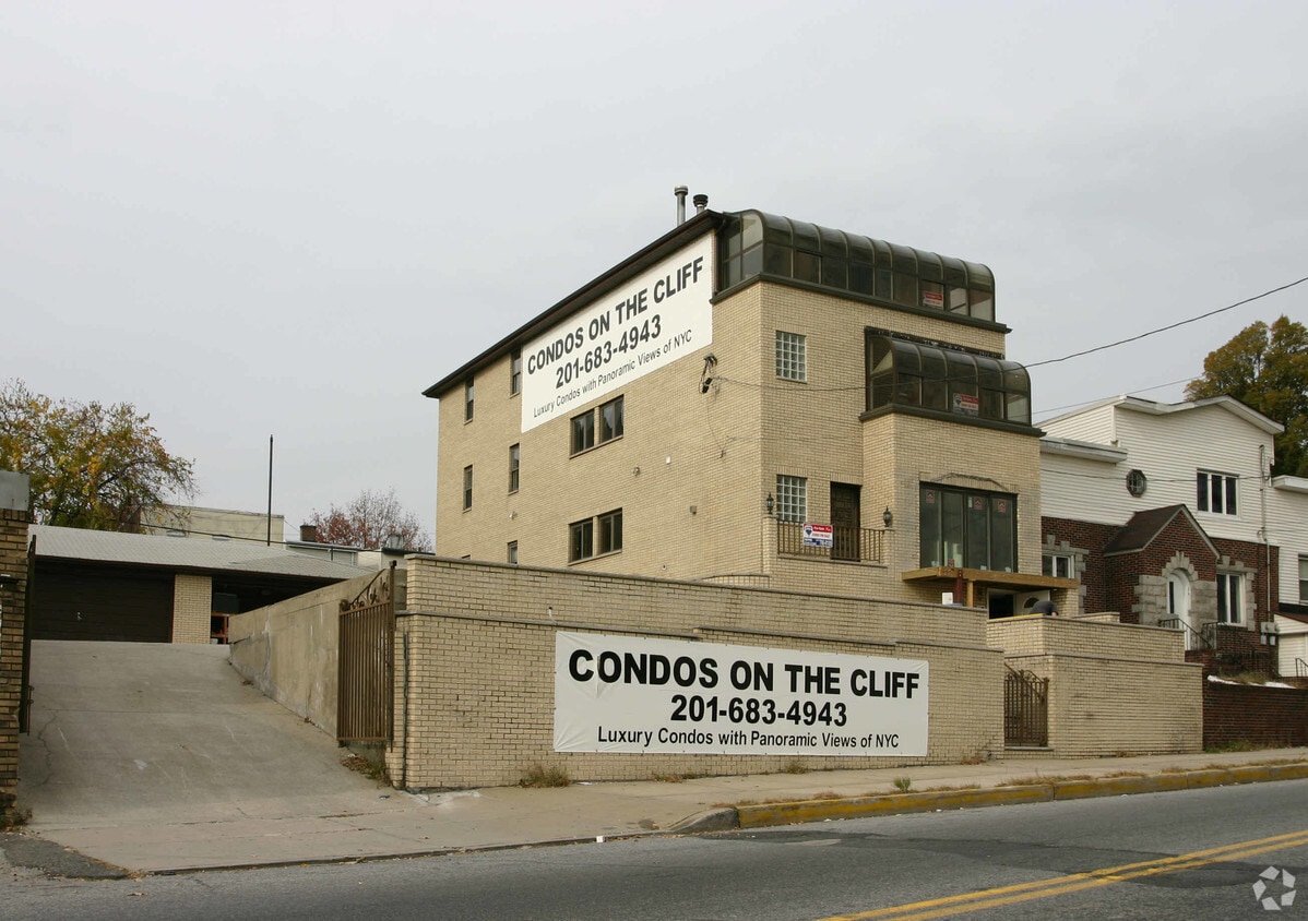 Primary Photo - 340-342 Paterson Plank Rd