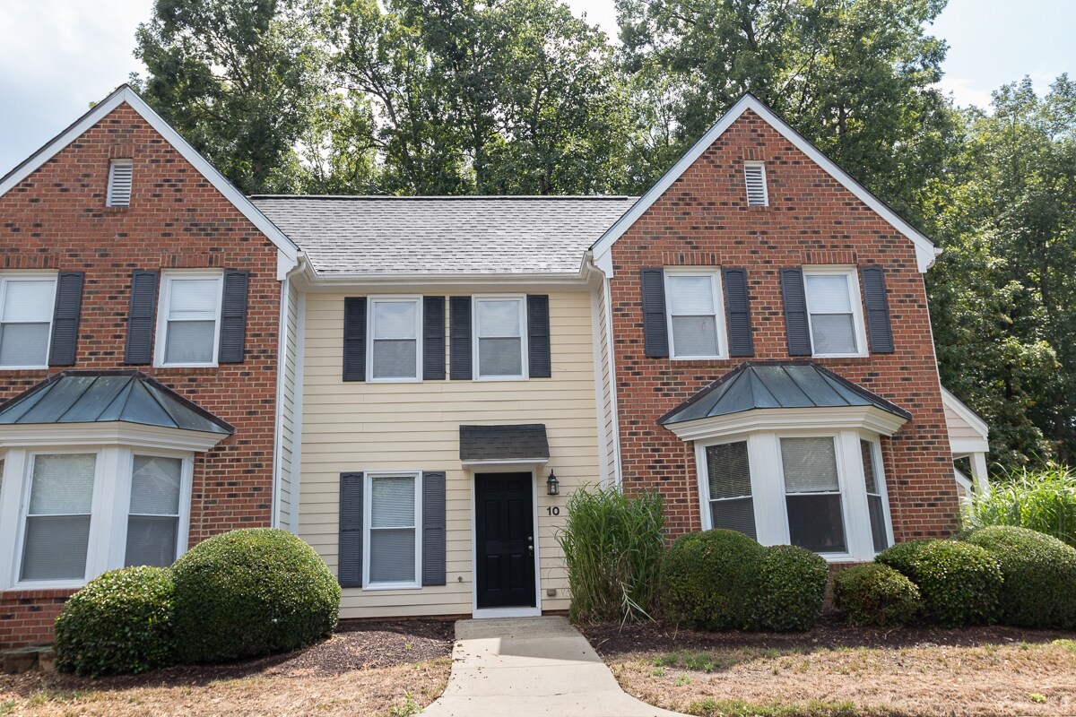 10 Forest Glen Dr Unit 10, Chapel Hill, NC 27517 Condo for Rent in