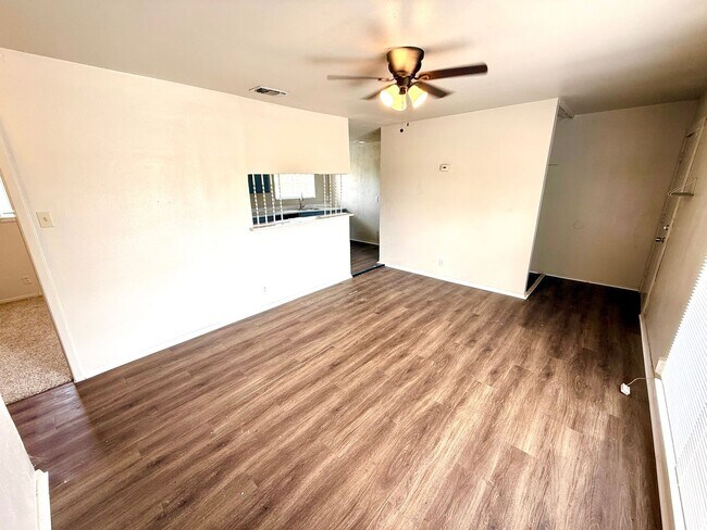 Foto del edificio - AVAILABLE NOW! 3 Bedroom / 1 Bath Home Nea...