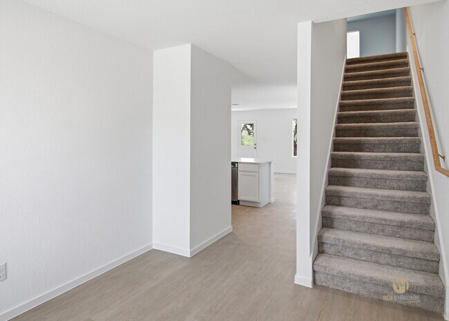 Building Photo - "Spacious 4-Bedroom Retreat with 2.5 Baths in Beautiful San Antonio!"