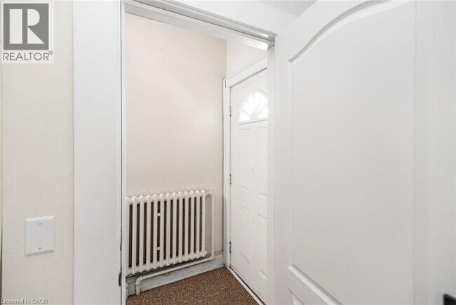 Building Photo - 126 Florence St